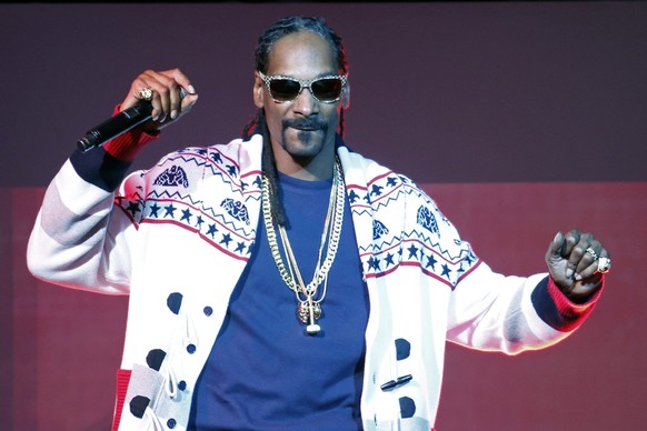 U.S. rapper Snoop Lion, known as Snoop Dogg, performs during the Etam Live Show Lingerie at Piscine Molitor during Paris Fashion Week March 3, 2015. Picture taken March 3, 2015. REUTERS/Charles Platia ...