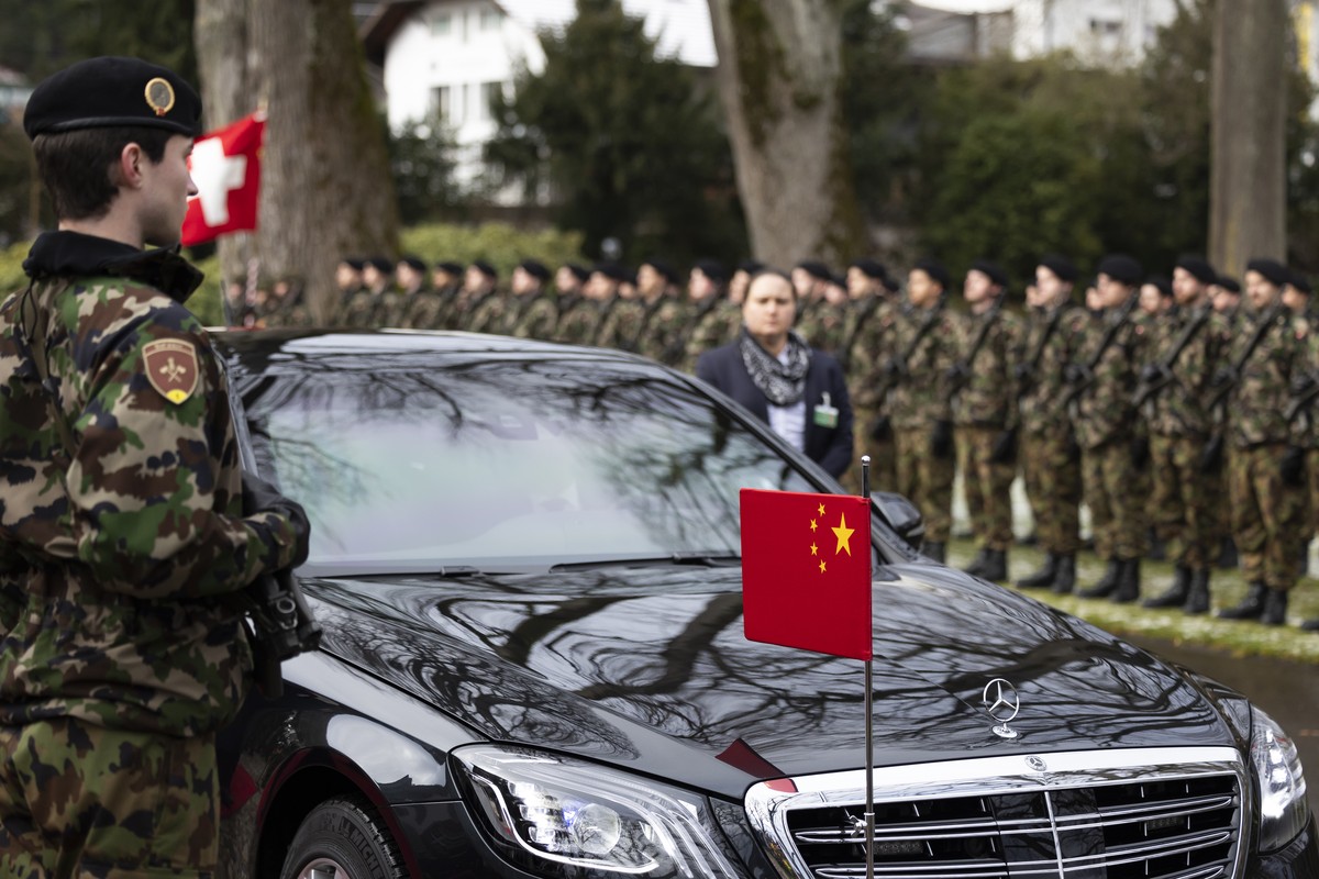 The limousine with Prime Minister of the People's Republic of China, Li Qiang, arrives during an official visit in Kehrsatz near Bern, Switzerland, Monday, January 15, 2024. The Prime Minister of ...