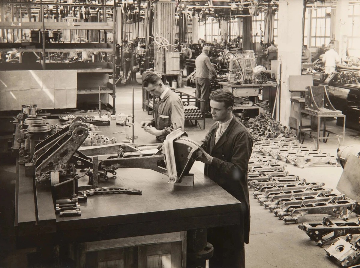 Lafettenproduktion in der Waffenfabrik Solothurn, um 1930.
https://museum-alteszeughaus.so.ch/
