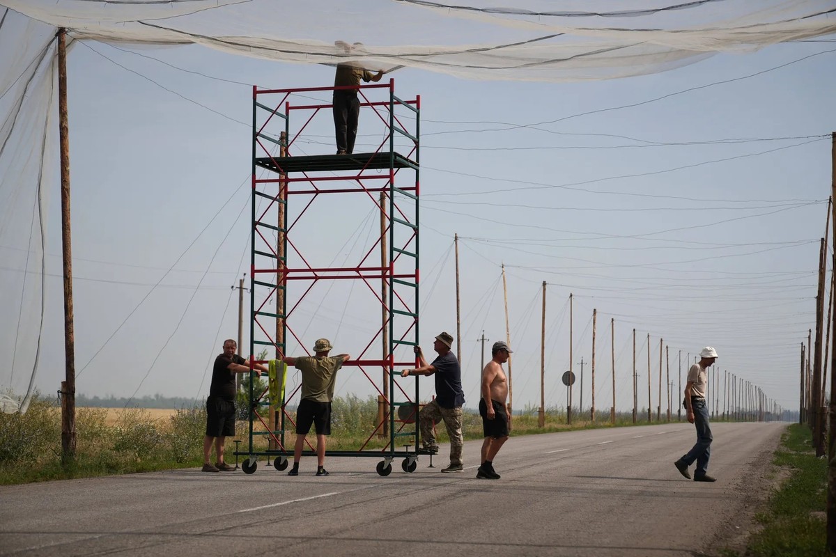 Mise en place de réseaux de drones le long de la route principale entre Kramatorsk et Dobropillja: l'Ukraine souhaite couvrir ainsi des centaines de kilomètres de routes.
