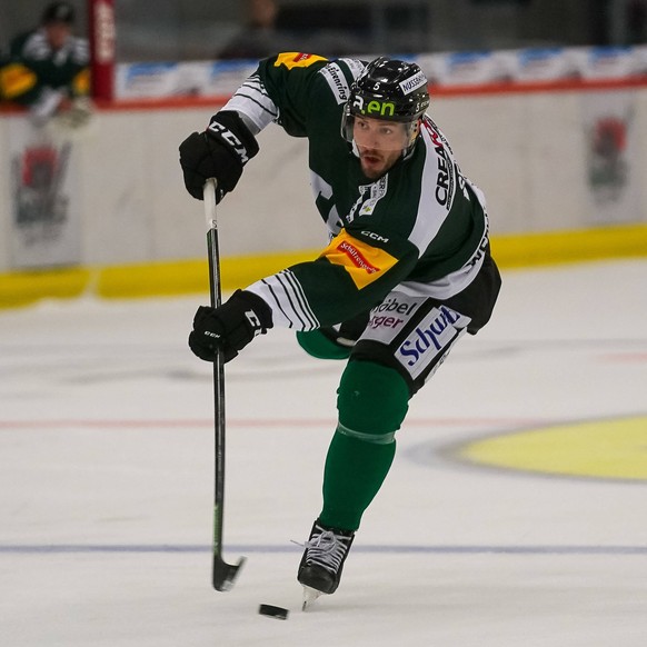 Simon Seiler EHC Olten, 05, ERC Schwenninger Wild Wings vs. EHC Olten, Eishockey, 1.BL, Freundschaftsspiel, Spielzeit 2022/2023, 18.08.2022 ERC Schwenninger Wild Wings vs. EHC Olten, Eishockey, 1.BL,  ...
