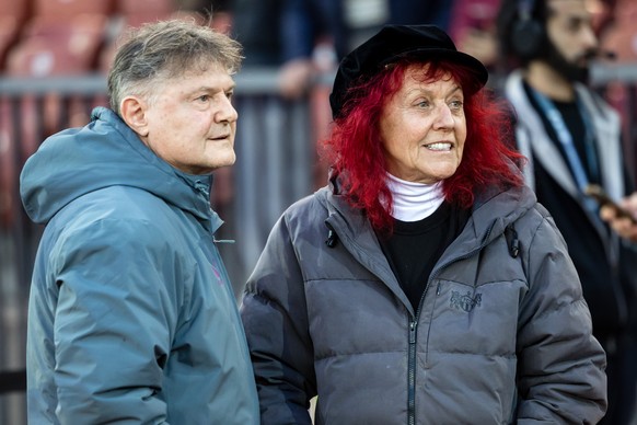 Ancillo Canepa, FCZ Praesident, und Heliane Canepa unterhalten sich vor dem Fussball Meisterschaftsspiel der Swiss Super League zwischen dem FC Zuerich, FCZ, und Yverdon Sport FC, YS, am Samstag, 22.  ...