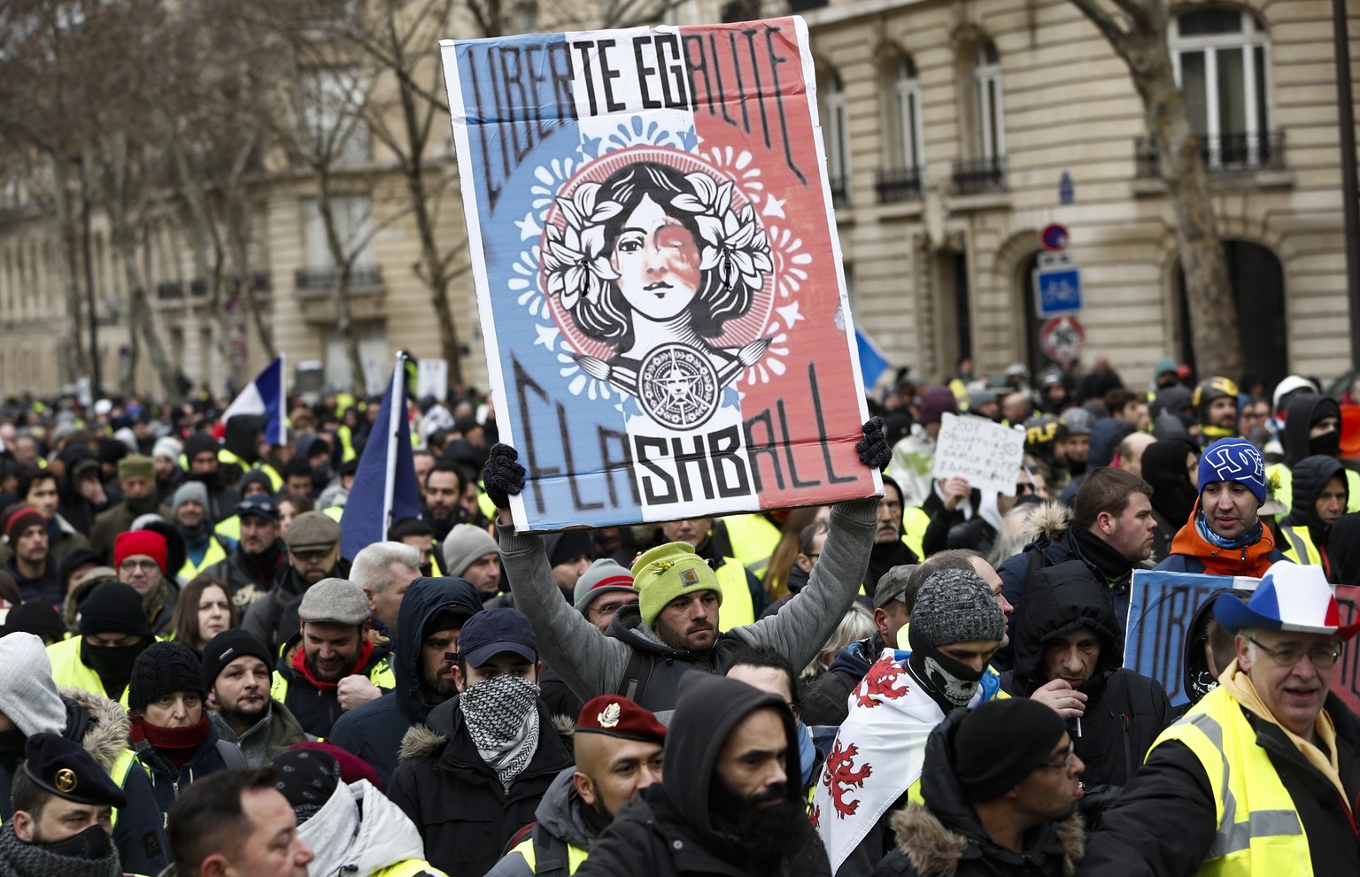 epa07299843 Protesters from the &#039;Gilets Jaunes&#039; (Yellow Vests) movement take part in the &#039;Act X&#039; demonstration (the 10th consecutive national protest on a Saturday) in Paris, Franc ...