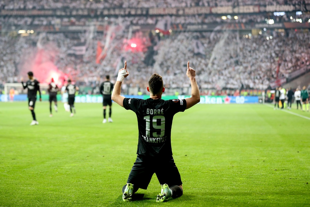 epa09928996 Rafael Santos Borre of Frankfurt celebrates after scoring the 1-0 goal during the UEFA Europa League semi final, second leg soccer match between Eintracht Frankfurt and West Ham United in  ...