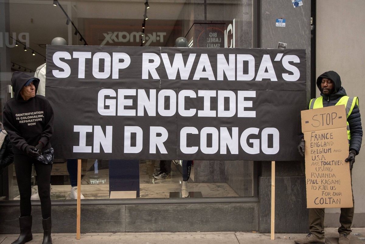 February 15, 2025, London, England, United Kingdom: Handful of Congolese protesters gathered outside the Paris St-Germain shop in London to condemn the capture of Goma in North Kivu, Democratic Republ ...