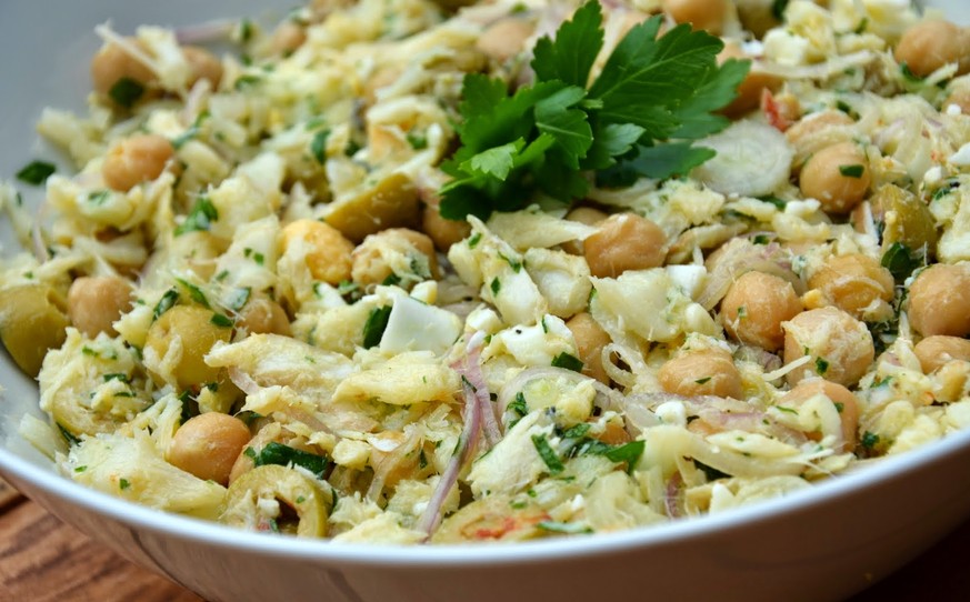 https://www.receitasnarede.com/receita/salada-de-bacalhau-com-grao-de-bico-4 Salada de bacalhau com grão de bico stockfisch salat kichererbsen essen food portugal portugiesische küche