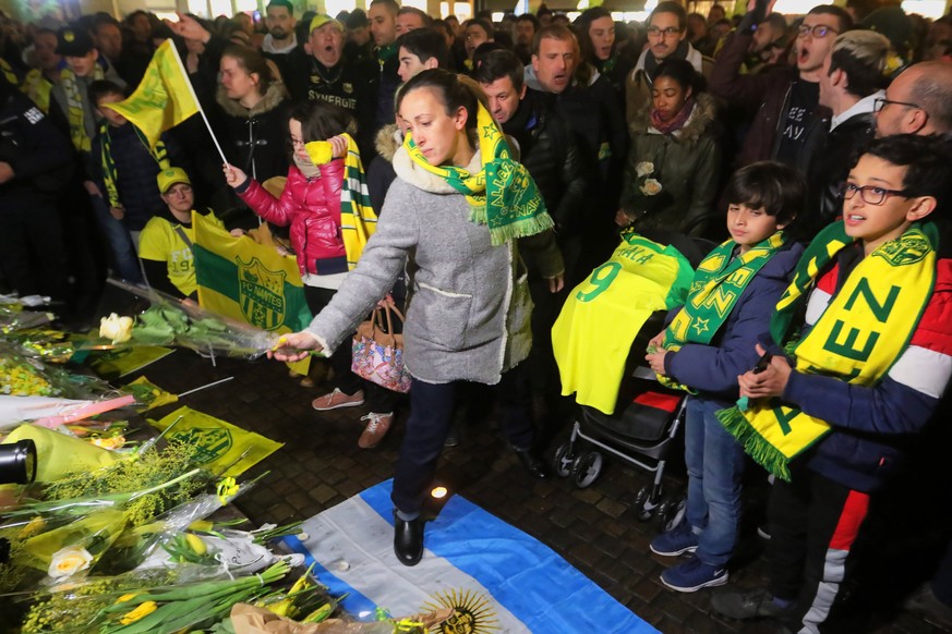 epa07309900 People hold a vigil for missing former Nantes player Emiliano Sala, in Nantes, France, 22 January 2019. Reports on 22 January 2019 state that Argentinian English Premier League Cardiff Cit ...