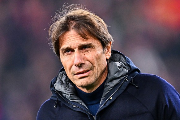 epa11788782 Napoli���s head coach Antonio Conte looks on before the Italian Serie A soccer match Genoa CFC vs SSC Napoli at Luigi Ferraris stadium in Genoa, Italy, 21 December 2024. EPA/STRINGER