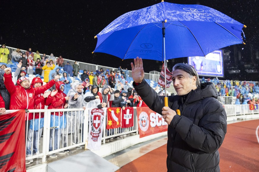 Switzerland's head coach Murat Yakin waves to the fans, ahead the FIFA 2026 World Cup Group B qualifying soccer match between Kosovo and Switzerland, at the stadium Fadil Vokrri, in Pristina, Swi ...