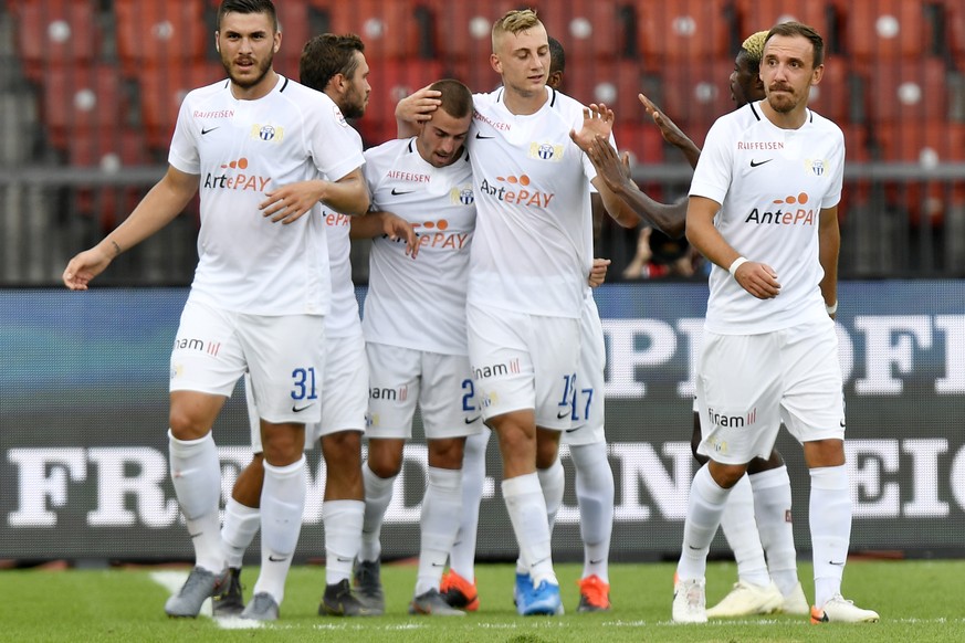 Der FCZ jubelt nach dem 1-0beim Fussballspiel der Super League FC Zuerich gegen Neuchatel Xamax FCS im Stadion Letzigrund in Zuerich am Sonntag, 11. August 2019. (KEYSTONE/Walter Bieri)