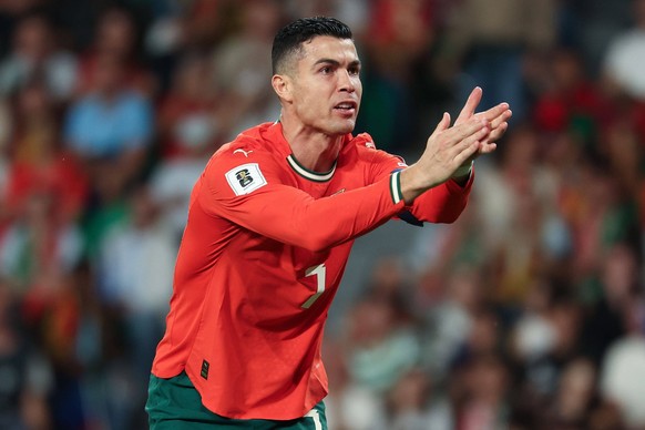 Estadio Jose de Alvalade Lisbon Portugal, Saturday 11 October 2025 UEFA European Qualifiers Group F, Qualifying round Portugal - Republic of Ireland, Cristiano Ronaldo Portugal gibt Anweisungen, gesti ...