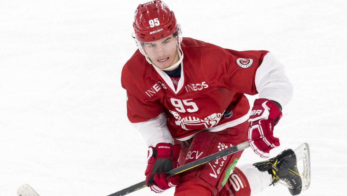 L'attaquant lausannois Tyler Moy patine lors de la rencontre du championnat suisse de hockey sur glace de National League entre le Lausanne Hockey Club, LHC, et le ZSC Lions ce samedi 22 decembre ...