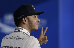 Gute Aussichten: Lewis Hamilton geht auch in Bahrain von der Pole ins Rennen.