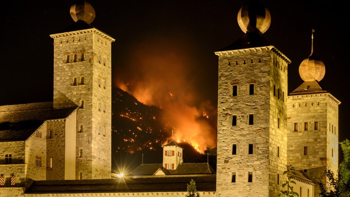 Marco Conedera: Feu de forêt en Valais: «Les problèmes surgissent après l'incendie». Un incendie de forêt en Valais s'est transformé lundi soir à Bitsch en un incendie de grande ampleur.