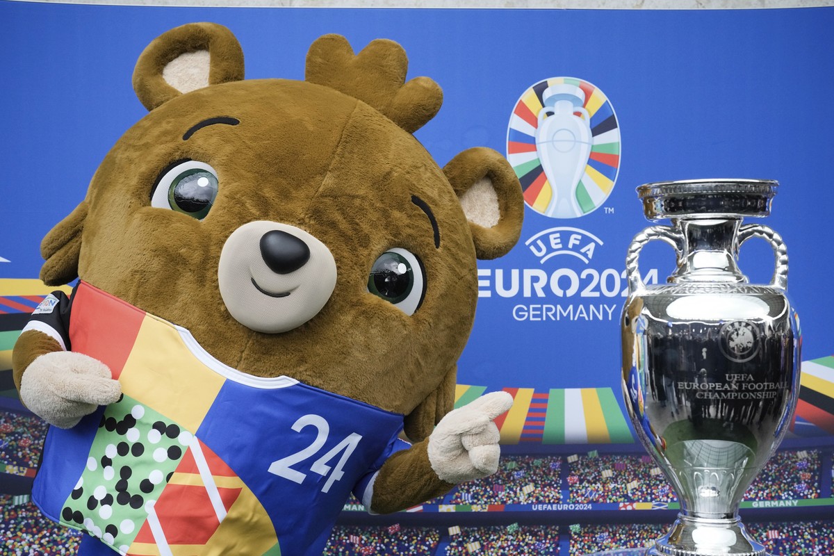 Tournament mascot 'Albaert' poses for the media during the presentation of the European soccer championship 'EURO 2024' trophy at the Olympic Stadium in Berlin, Germany, Wednesday, ...