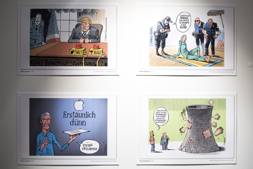 Zeichnungen von Patrick Chappatte haengen an der Wand, am Mittwoch, 14. Dezember 2016, im Museum fuer Kommunikation in Bern. Die Ausstellung &quot;Gezeichnet 2016 - die besten Schweizer Pressezeichnun ...