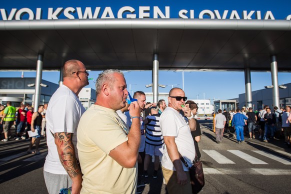 epa06038400 Volkswagen Slovakia workers on the first day of a strike for higher wages gather outside the Volkswagen factory in Bratislava - Devinska Nova Ves, Slovakia, 20 June 2017. Workers at Volksw ...