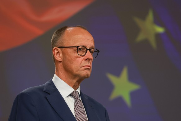 epa12085849 German Chancellor Friedrich Merz addresses a press conference after a meeting with European Commission President Ursula von der Leyen in Brussels, Belgium, 09 May 2025. EPA/OLIVIER HOSLET