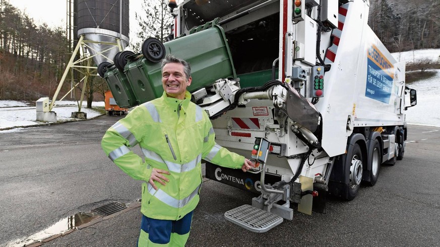 Eigentlich arbeitet Martin Schmied als Pilot. Nun fährt er mit einem Müllwagen durch die Baselbieter Gemeinden.