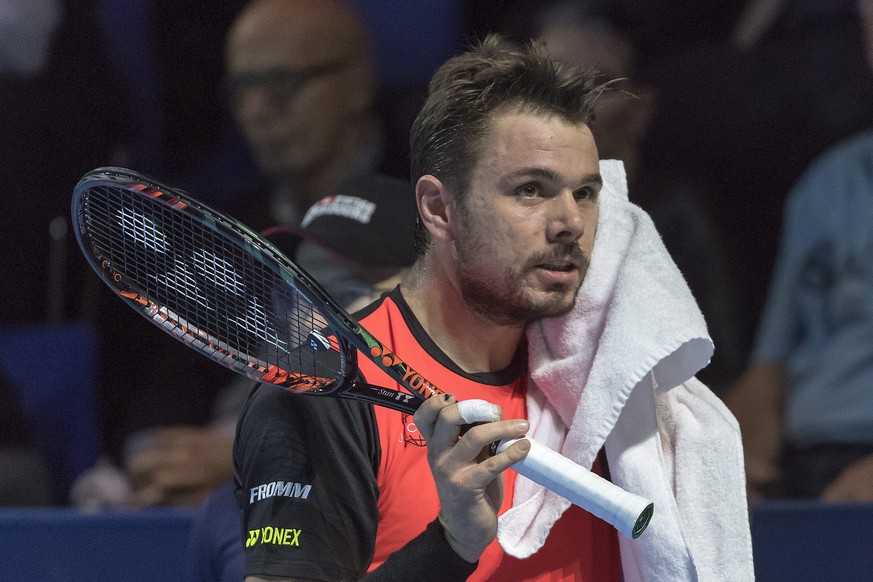epa05606147 Switzerland&#039;s Stan Wawrinka during his round of sixteen match against USA&#039;s Donald Young at the Swiss Indoors tennis tournament at the St. Jakobshalle in Basel, Switzerland, 27 O ...