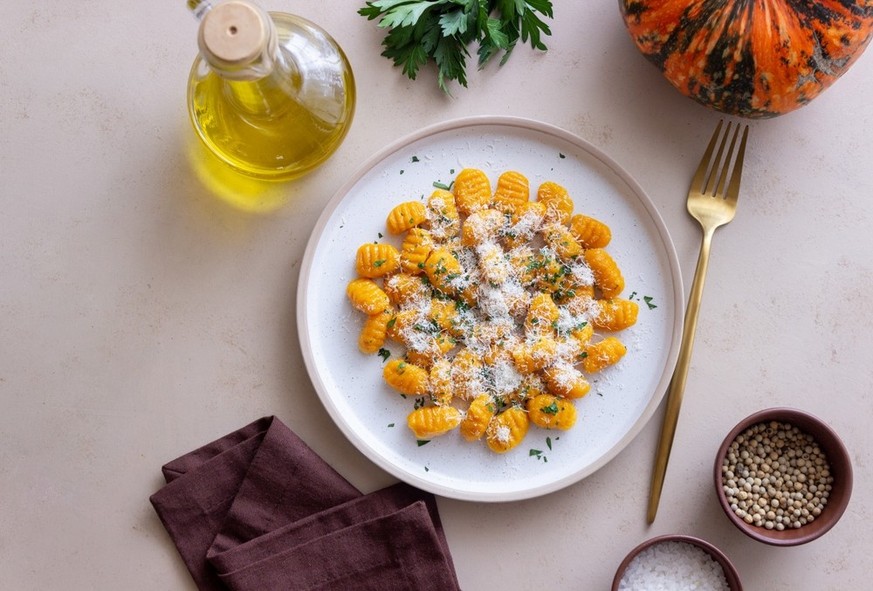 Gnocchi di zucca al burro e salvia con parmiggiano.