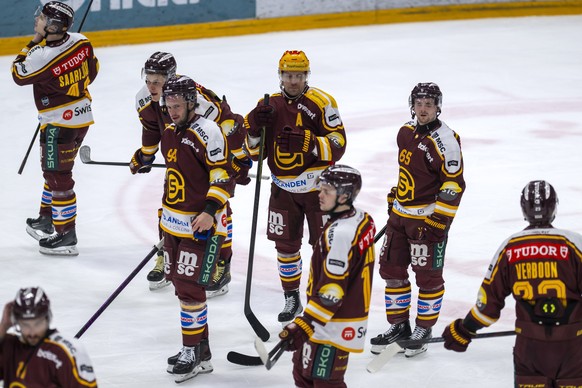 La deception des joueurs genevois, lors de l'Acte 5 des quarts de finale des play-offs du championnat suisse de hockey sur glace de National League entre Lausanne HC, LHC, et Geneve-Servette HC,  ...