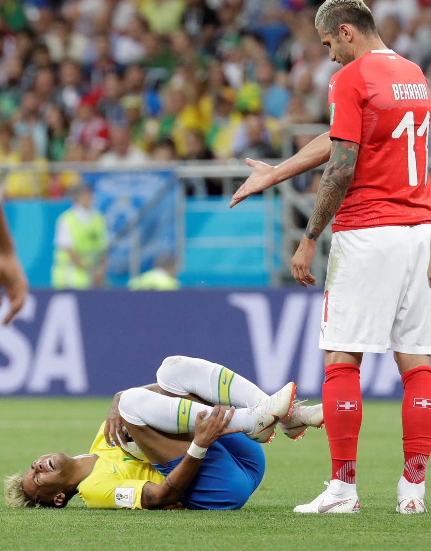 epa06816836 Brazilian forward Neymar (bottom) reacts during the FIFA World Cup 2018 Group E soccer match between Brazil and Switzerland, in Rostov-On-Don, Russia, 17 June 2018.
(RESTRICTIONS APPLY ...
