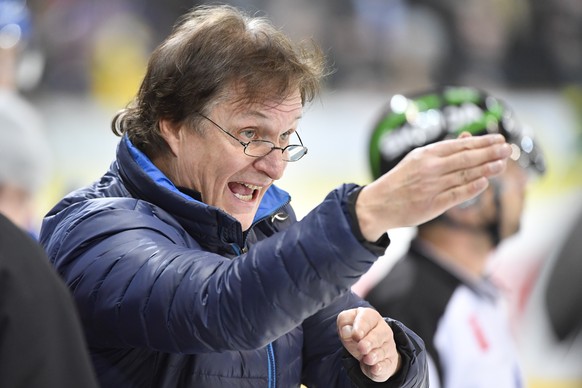 Cheftrainer Arno Del Curto von Davos, beim Eishockey-Qualifikationsspiel der National League A zwischen dem HC Davos und EHC Biel, am Donnerstag, 22. Dezember 2016, in der Vaillant Arena in Davos. (KE ...