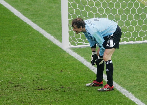 &lt;p&gt;Der deutsche Torhüter Jens Lehmann erhält vor dem Penaltyschiessen im WM-Viertelfinal 2006 gegen Argentinien einen Spickzettel.&lt;/p&gt;