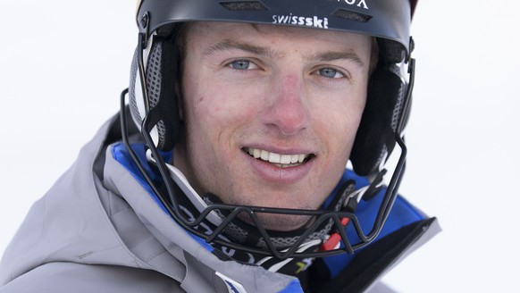 Ian Gut prend la pose pour le photographe juste avant la reconnaissance du Slalom Hommes des Championnats Suisse de Ski Alpin, ce jeudi 24 mars 2016, a Veysonnaz au-dessus de Sion dans le canton du Va ...