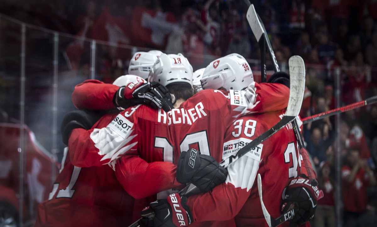 epa07570729 Switzerland's players celebrate during the IIHF World Championship group B ice hockey match between Switzerland and Austria at the Ondrej Nepela Arena in Bratislava, Slovakia, 14 May  ...
