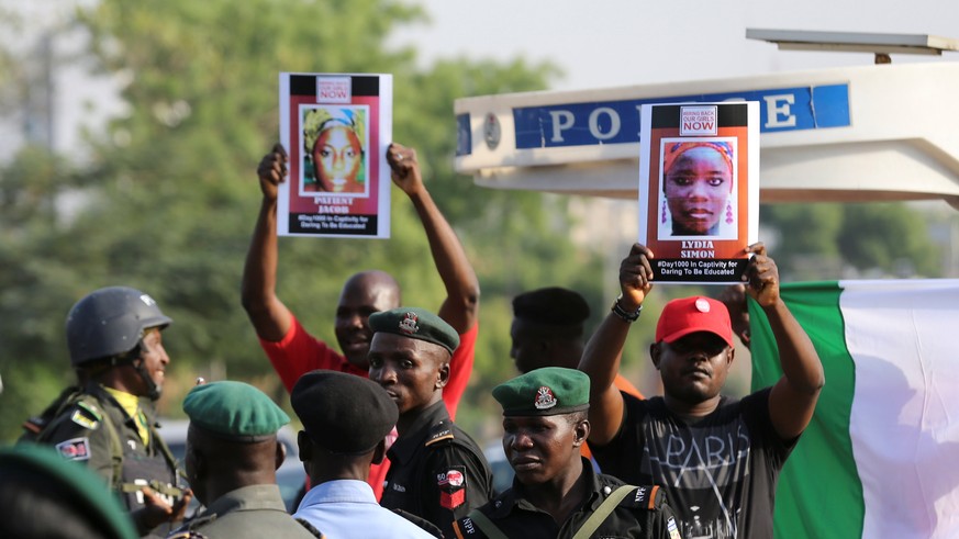 Im Januar erinnerten Demonstranten in der Hauptstadt Abuja daran, dass 200 entführte Schulmädchen sich bereits seit 1000 Tagen in der Gewalt der islamistischen Terrormiliz befinden. &nbsp; &nbsp;&nbsp;