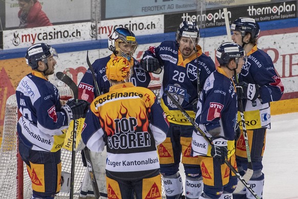 Die Zuger feiern den Sieg beim Eishockey Meisterschaftsspiel in der Qualifikation der National League zwischen dem EV Zug und den SCL Tigers vom Dienstag, 21. Januar 2020 in Zug. (KEYSTONE/Urs Flueele ...