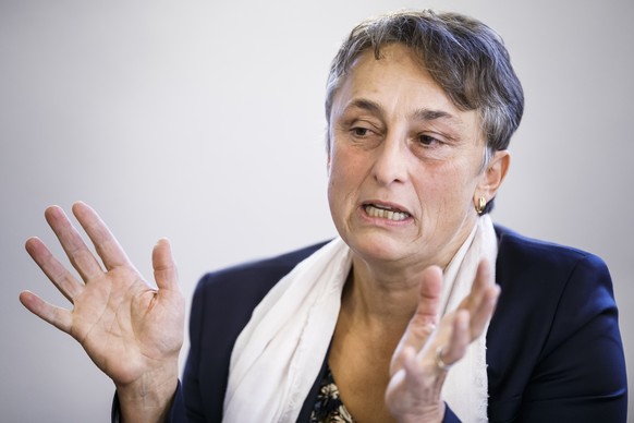 ARCHIVBILD ZUR AUFHEBUNG DER IMMUNITAET VON MARIE GARNIER DURCH DAS FREIBURGER PARLAMENT, AM DIENSTAG, 14. NOVEMBER 2017 - La Conseillere d&#039;Etat du canton de Fribourg Marie Garnier s&#039;adresse ...