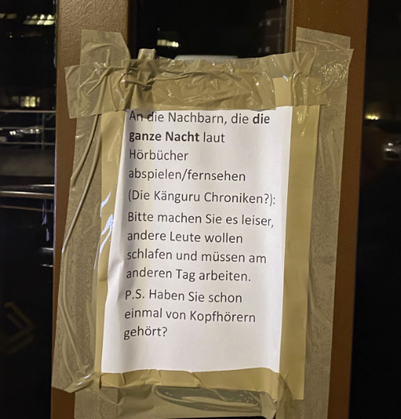 Lustige Zettel in der Nachbarschaft