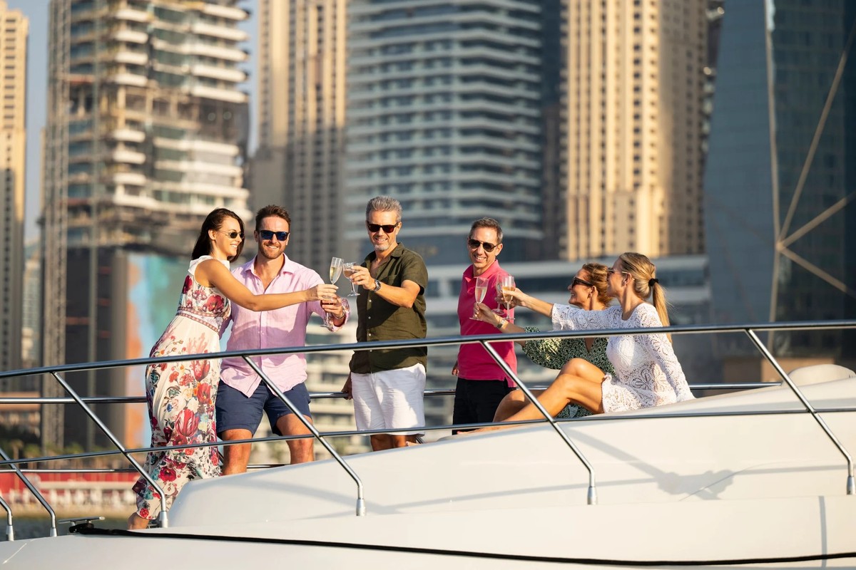 Les jets privés, les yachts et les villas de luxe génèrent une empreinte carbone élevée. Ici, des expatriés sur un yacht privé dans les Emirats arabes unis.