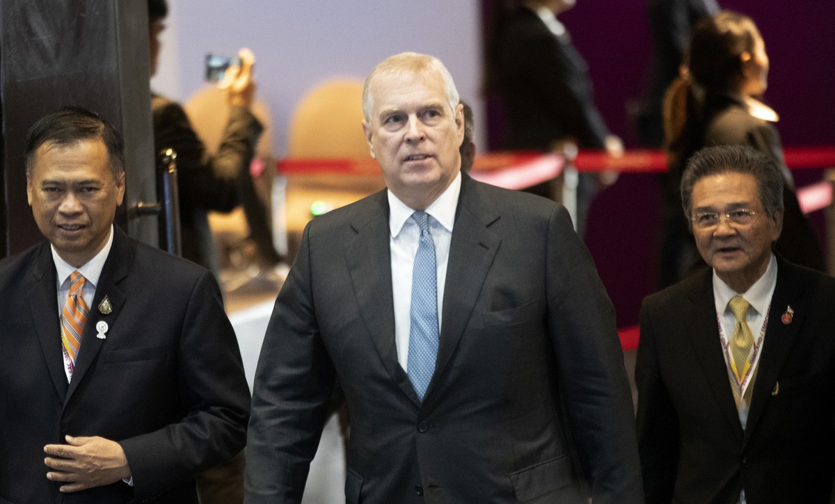 Britain's Prince Andrew, the Duke of York, arrives at ASEAN Business and Investment Summit (ABIS) in Nonthaburi, Thailand, Sunday, Nov. 3, 2019. (AP Photo/Sakchai Lalit)
Prince Andrew,the Duke of ...