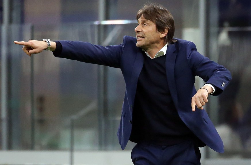 epa09229591 (FILE) - Inter Milan&#039;s coach Antonio Conte gestures during the Italian serie A soccer match between FC Inter and As Roma at Giuseppe Meazza stadium in Milan, Italy, 12 May 2021 (re-is ...