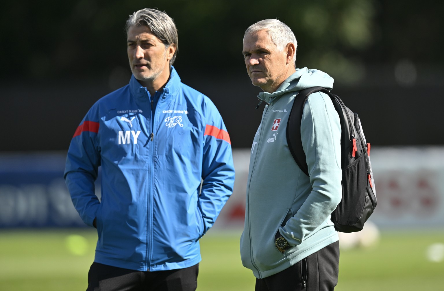 Direktor Pierluigi Tami, rechts, und Cheftrainer Murat Yakin, im Training der Schweizer Fussball Nationalmannschaft, am Dienstag, 20. September 2022, in Bad Ragaz. Die Nationalmannschaft ist vor Ort i ...