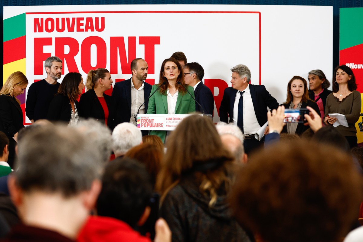 epa11409786 French National Secretary of The Ecologists party Marine Tondelier (C) speaks during a press conference to announce the program of the newly elected pact Nouveau Front Populaire 'lit. ...
