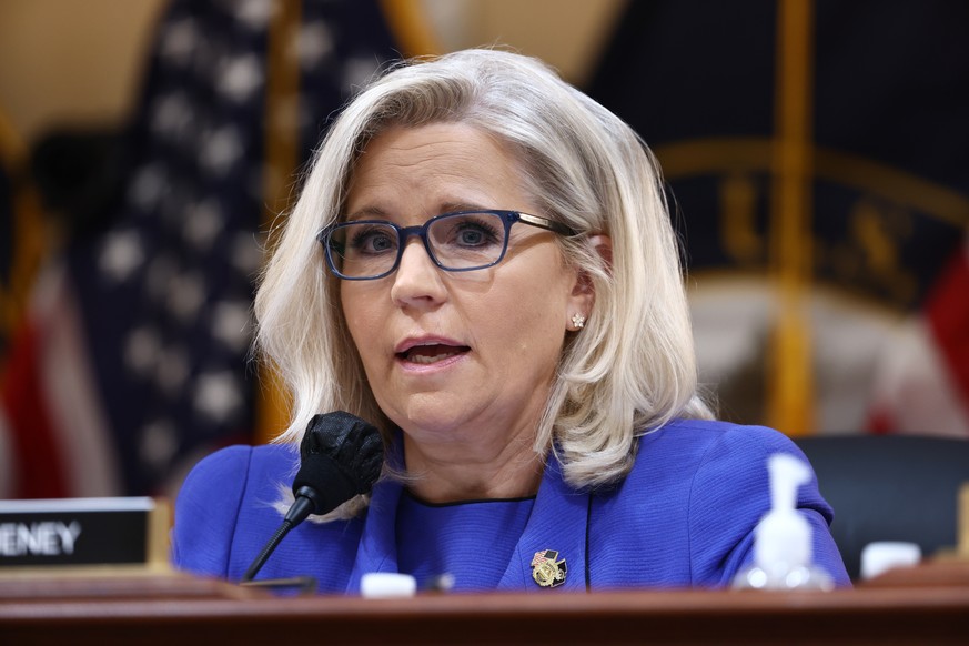epa10005072 Vice Chairperson and Republican Representative Liz Cheney of Wyoming delivers he opening remarks during the select committee investigating the January 6th Capitol attack in the Cannon Hous ...