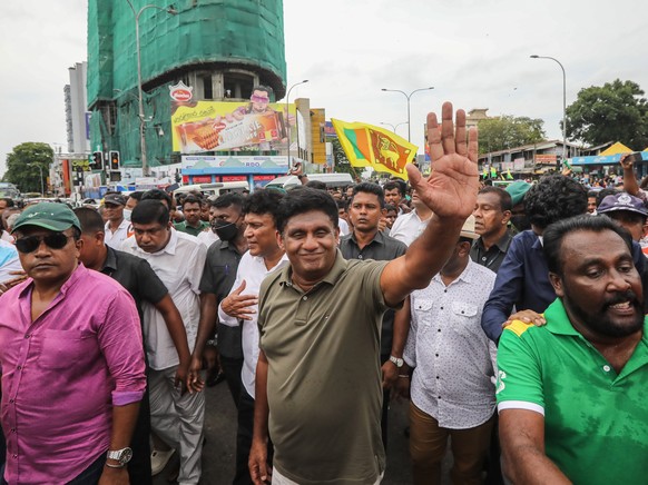 Der Oppostionsführer Sajith Premadasa demonstriert am 01. Mai 2022 in Colombo. 