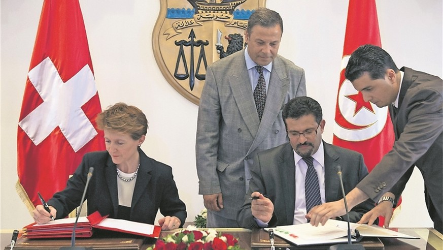 Seither haben sich die Probleme mit tunesischen Asylbewerbern in der Schweiz gelegt: 2012 unterzeichnen Bundesrätin Simonetta Sommaruga und der tunesische Aussenminister Rafik Abdessalem die Migration ...