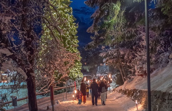 Schweizerhof Flims Weihnachten Rauszeit Fackelspaziergang