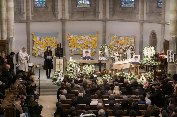 In der Kirche suchte die Trauergemeinschaft nach Arthur und fand ihn in Erinnerungen.