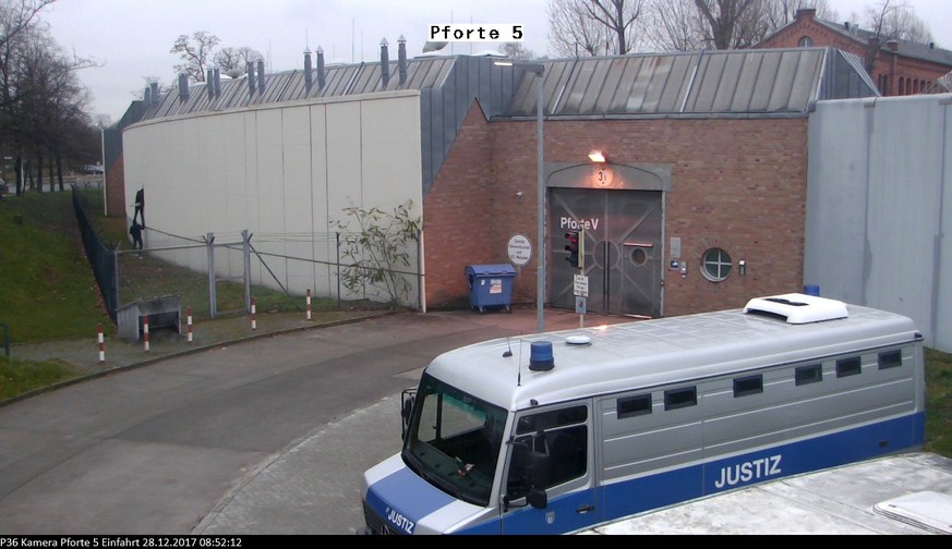 epa06408193 A handout picture provided by Berlin Senate Administration for Justice taken by a surveillance camera shows the escape of inmates of Ploetzensee prison in Berlin, Germany, 28 December 2017 ...