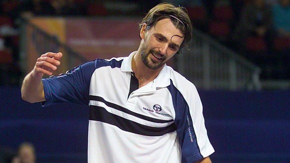 Bildnummer: 09999982 Datum: 31.10.2000 Copyright: imago/Pressefoto Baumann
Tennis Masters Series Eurocard Stuttgart 2000 Goran Ivanisevic ; Tennis 2000 hoch Tennis Hans- Martin- Schleyer- Halle Stutt ...