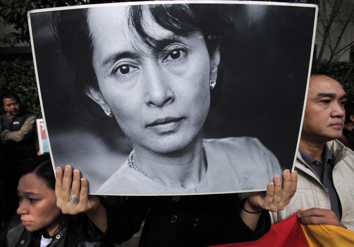Le procès d'Aung San Suu Kyi qui a fait tremblé la Birmanie débute aujourd'hui. watson