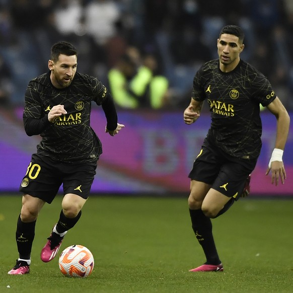 epa10416261 Lionel Messi (L) and Achraf Hakimi of PSG in action during the friendly soccer match between the Riyadh XI and Paris Saint-Germain, in Riyadh, Saudi Arabia, 19 January 2023. The Riyadh XI  ...