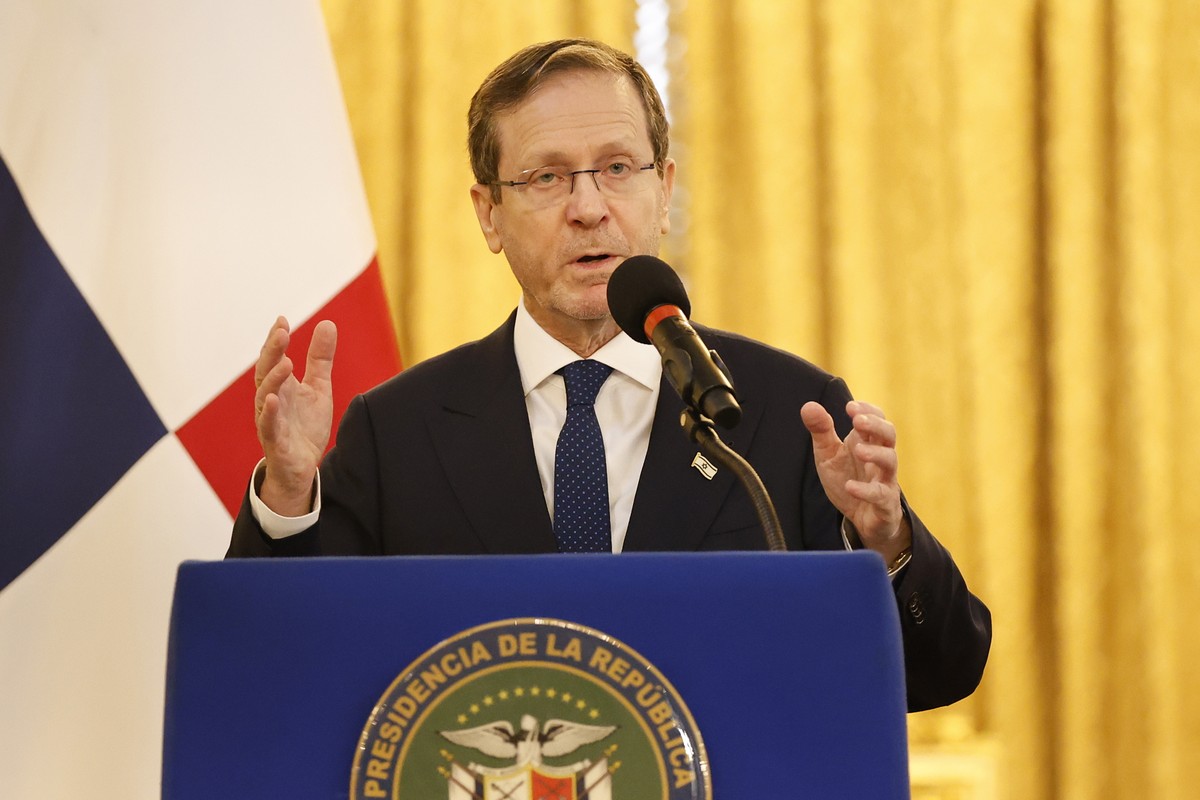 epa12936779 Israeli President Isaac Herzog speaks during a joint press conference with the Panamanian president at the Palacio de las Garzas in Panama City, Panama, 06 May 2026. EPA/BIENVENIDO VELASCO